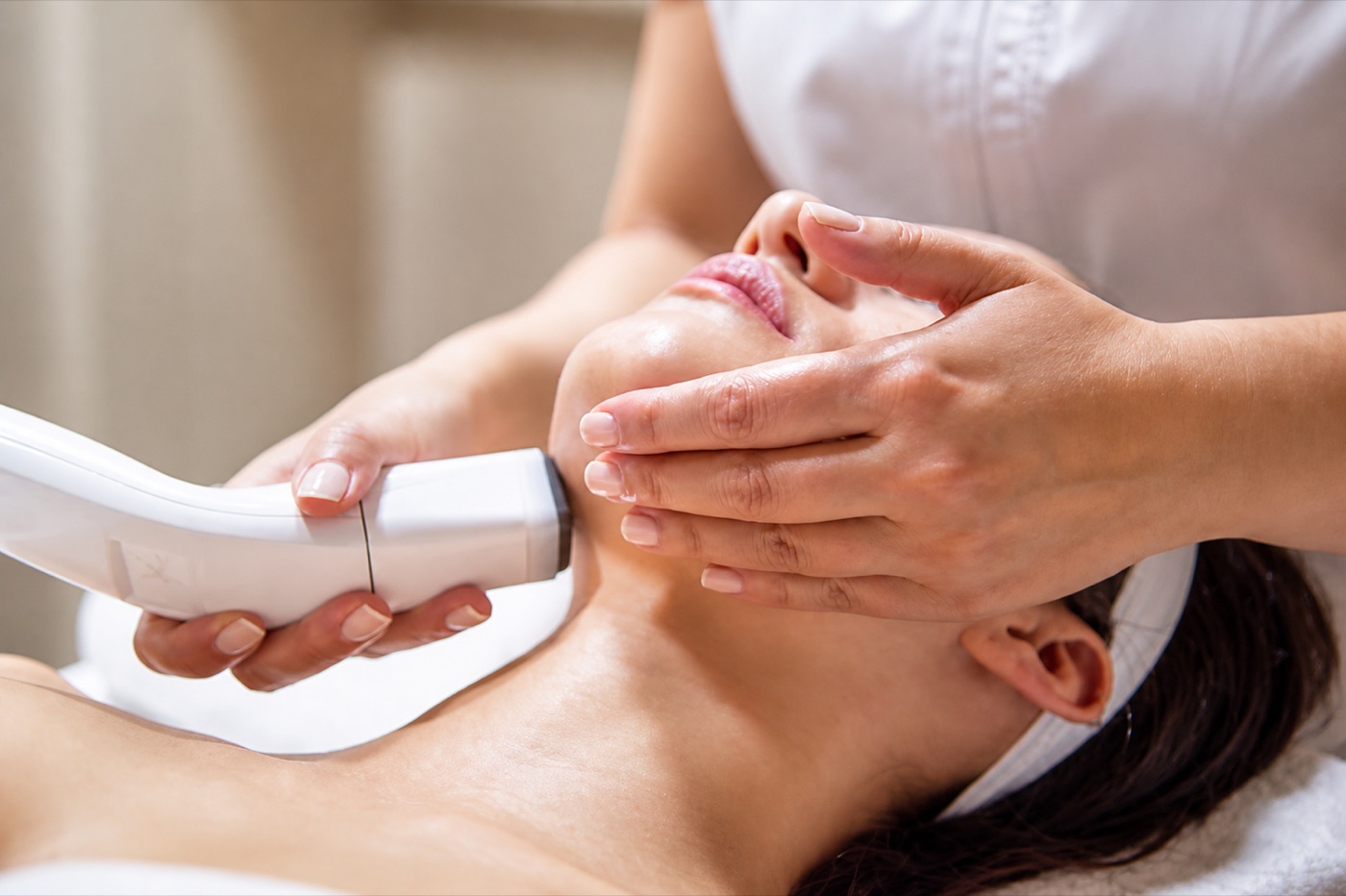 Tratamiento facial de Estética Avanzada con aparatología